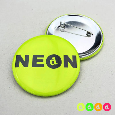 56mm Buttons NEON Nadel