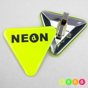 70x63mm Buttons mit Clip (Dreieck) Neon