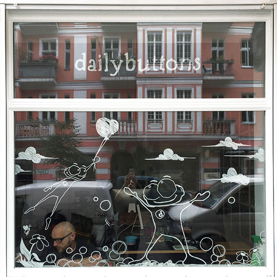 dailybuttons Fensterfront